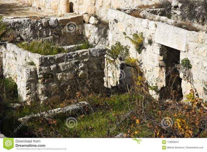 ruins-ancient-city-king-solomon-ruins-ancient-city-king-solomon-archaeological-excavations-ancient-118950643[1]